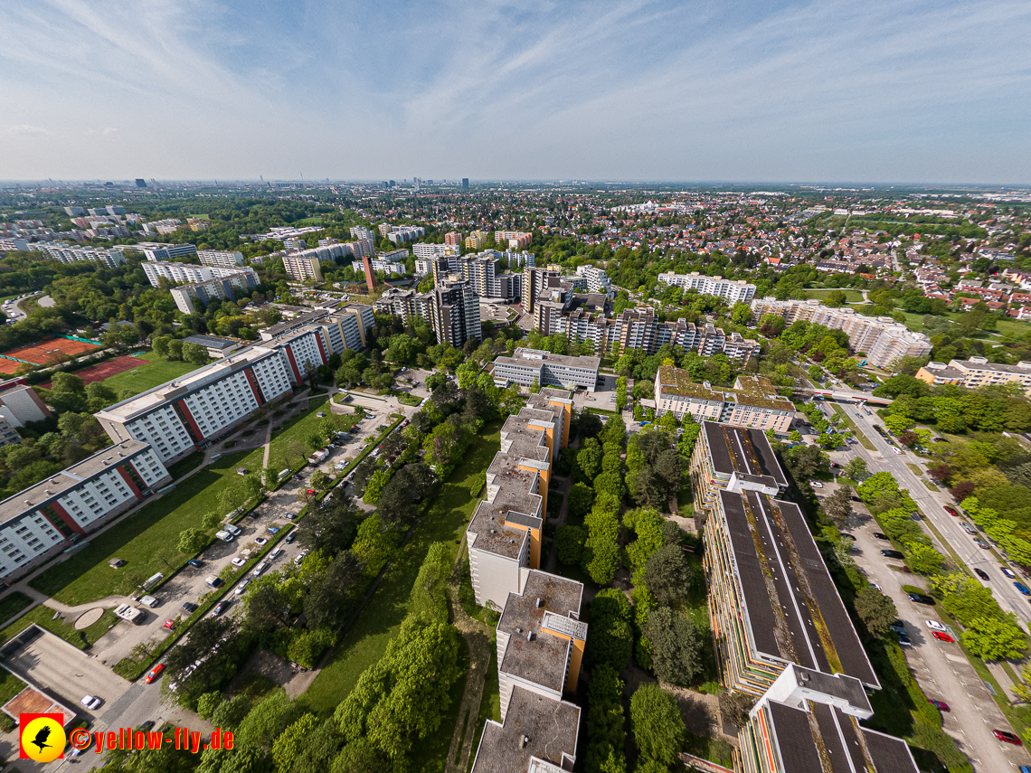 09.05.2023 - Marx-zentrum mit Karl-Marx-Ring 52-62 und 53-57 in Neuperlach